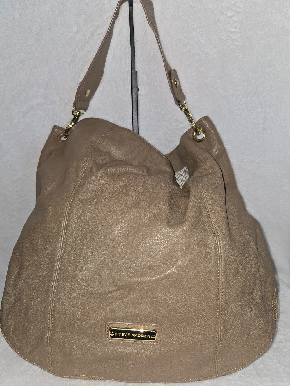 ✨️Steve Madden Taupe Pebbled Leather Shoulder Bag with Gold Hardware